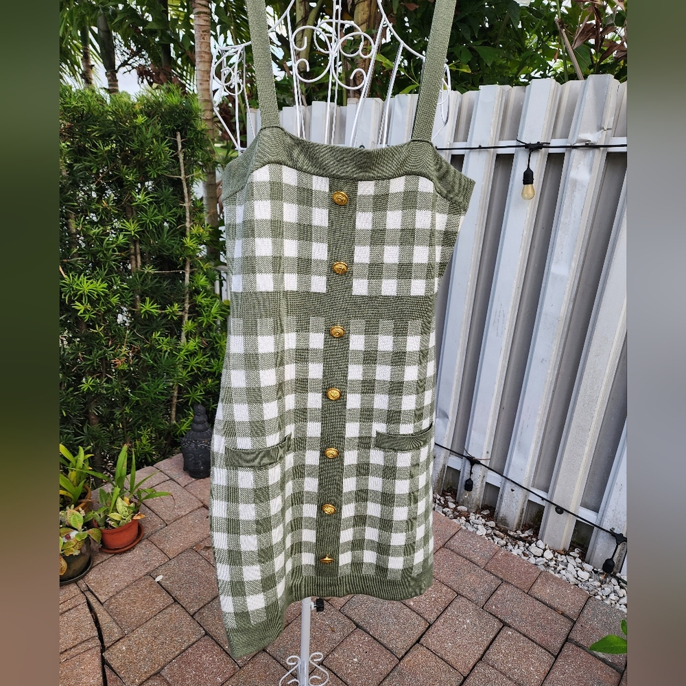 Women's knit dress in green & white plaid, Size Medium, EUC, by Coco & Shay